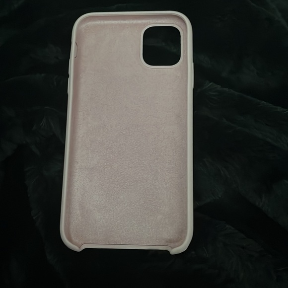 light pink silicone iphone 11/XR CASE - Picture 2 of 3